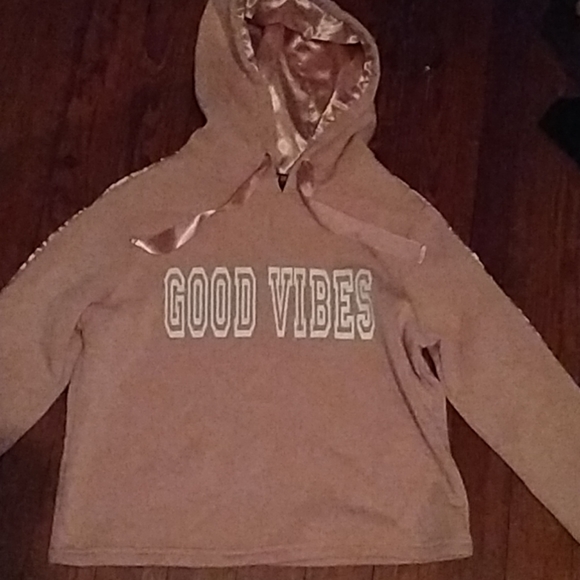 Sweaters - Picture 2 of 4